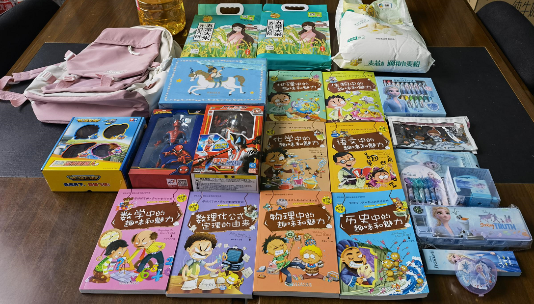 康圣达党总支帮助困难家庭“微心愿”活动 ——景源里社区慰问